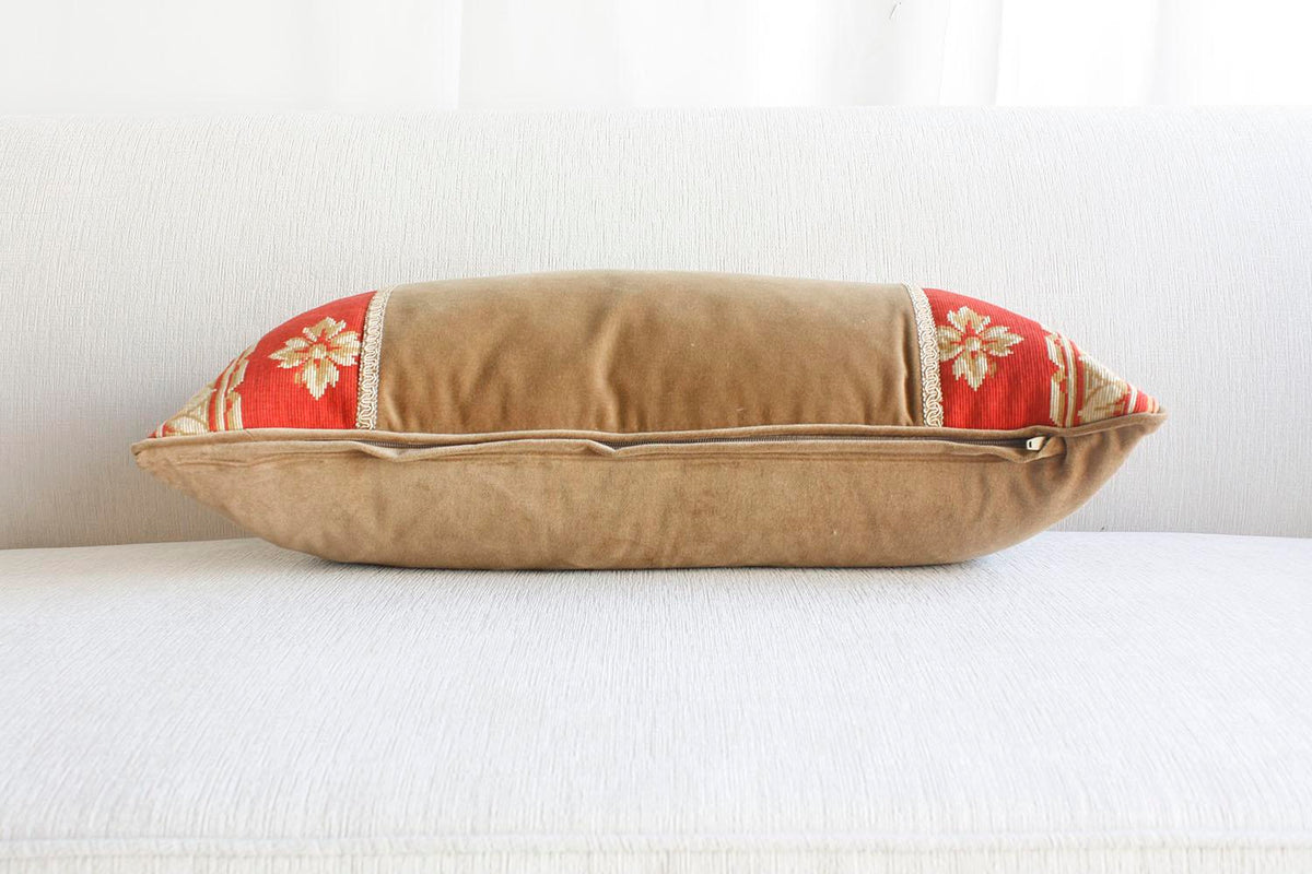 Single Neoclassical-style Pillow