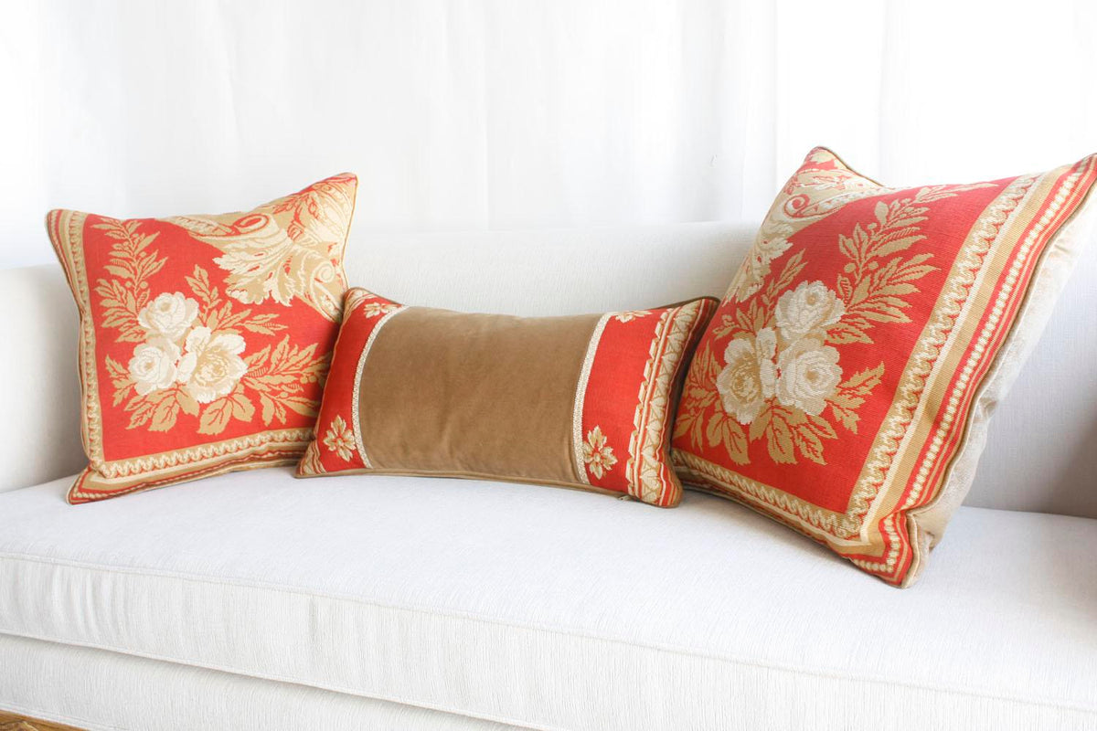 Single Neoclassical-style Pillow